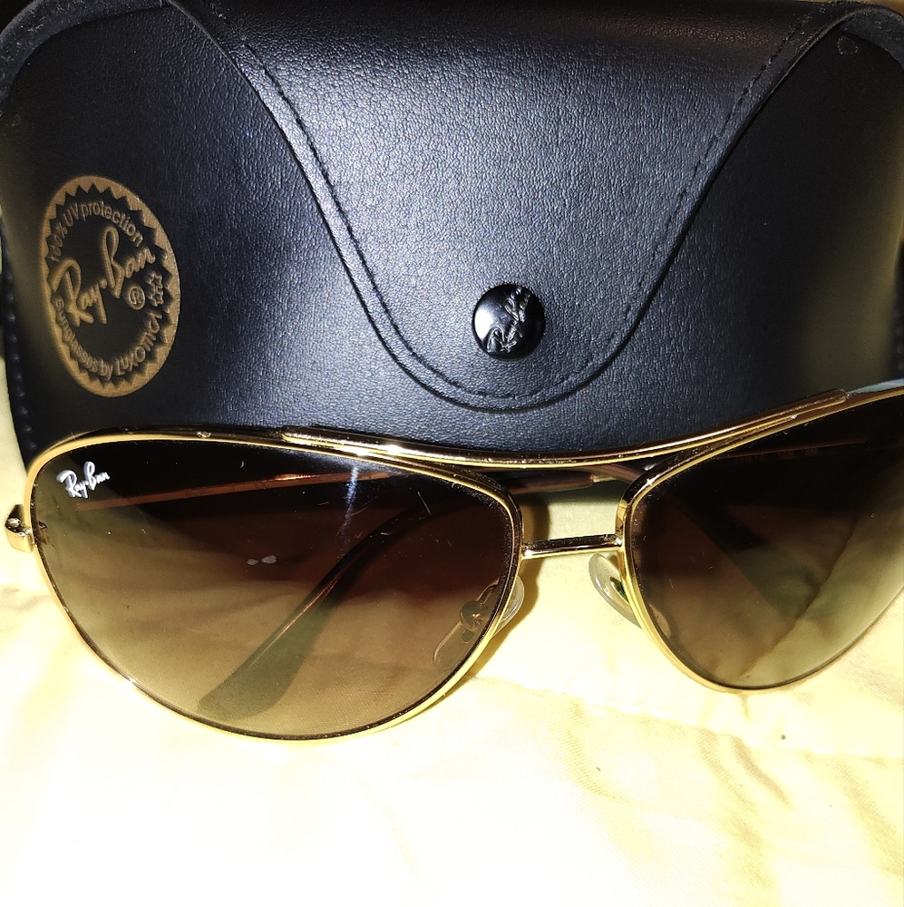 Ray-Ban Gold Aviator Sunglasses